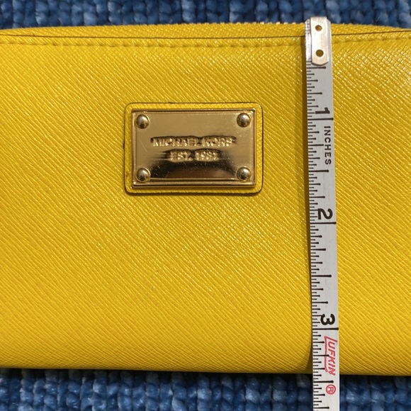 Michael Kors Small Wrist Wallet - Picture 2 of 5